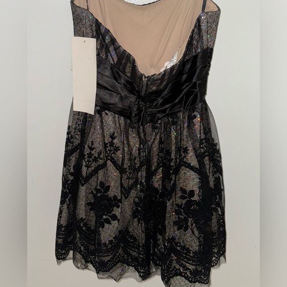 Strapless formal dress - Picture 4 of 6